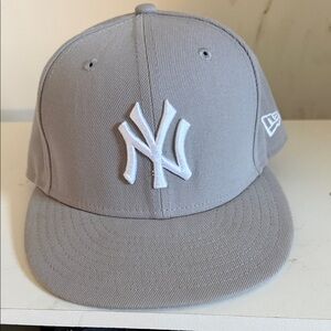 New Era Gray New York Yankees Fitted Cap with White Logo